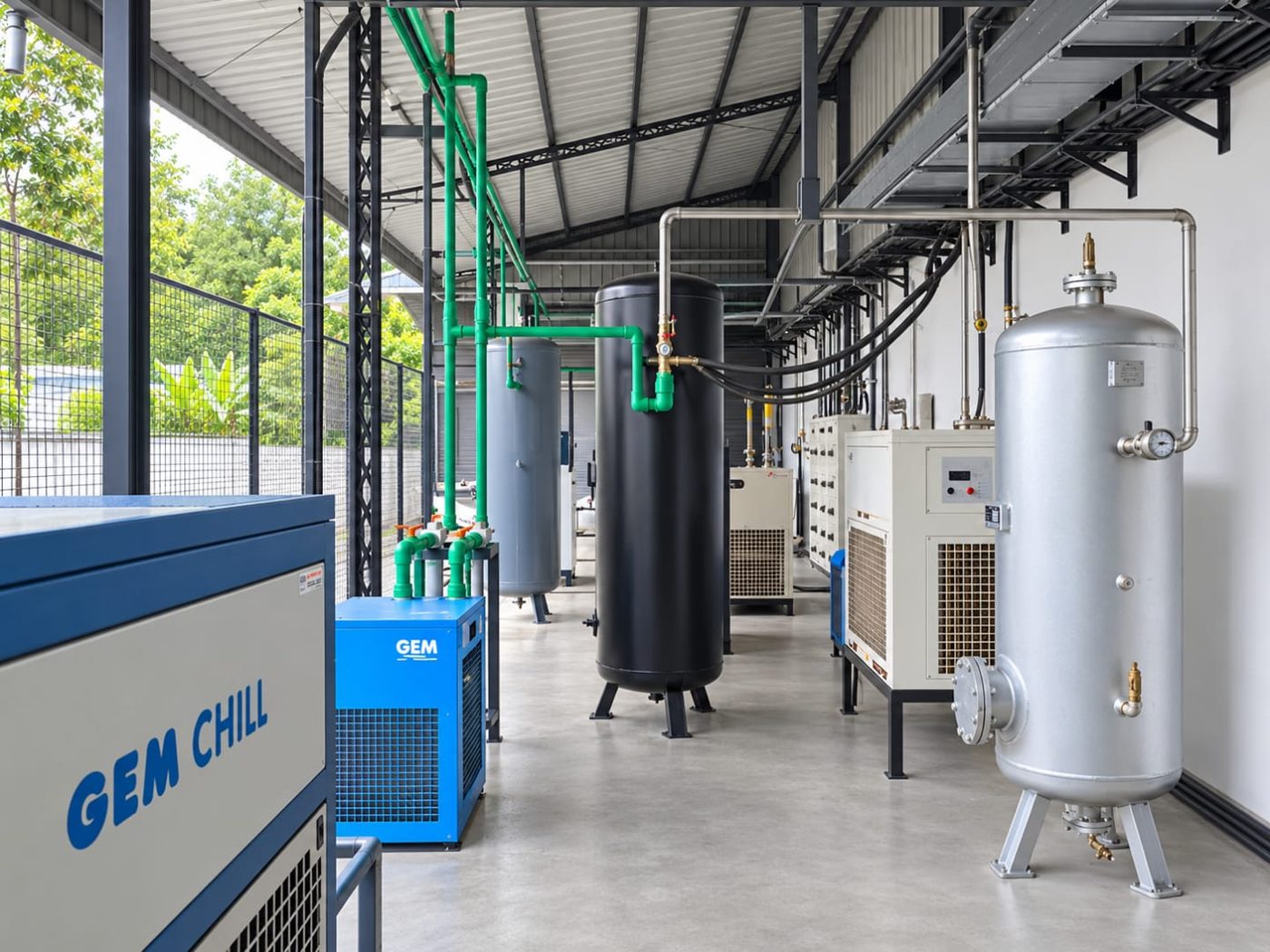 Chiller unit and air receivers